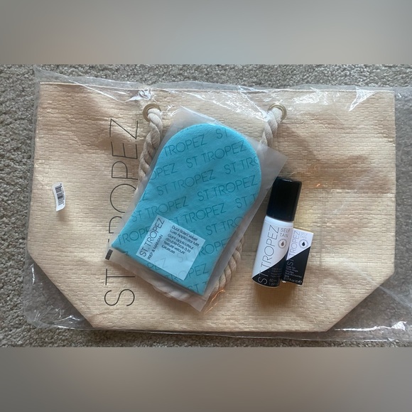 New! St. Tropez 4 piece Bundle - Bag, Tanning Mitten, Self Tan & Tan Drops - Picture 1 of 7